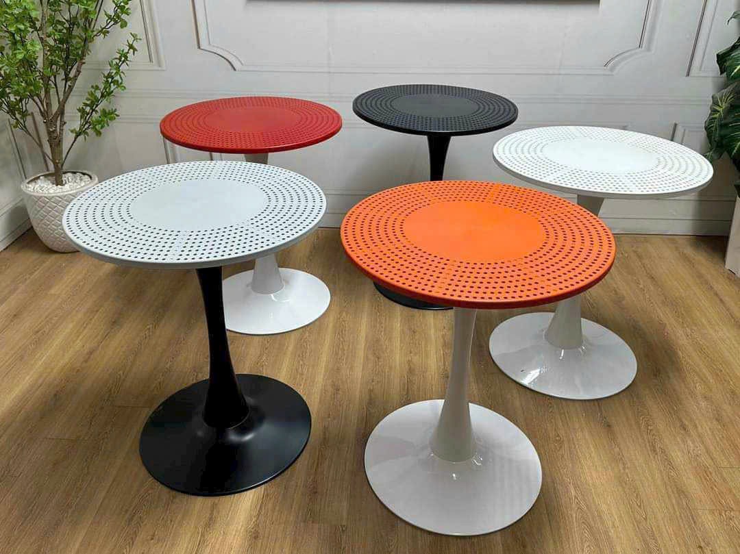 Bàn Tròn Tulip Mặt Nhựa Lỗ thuộc danh mục Bàn Cafe của Nội Thất OSCAR