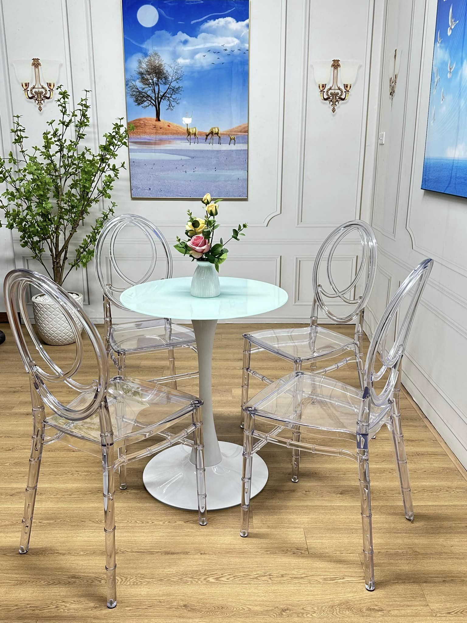 Ghế Nhựa Trong Suốt Oval thuộc danh mục ghế sự kiện