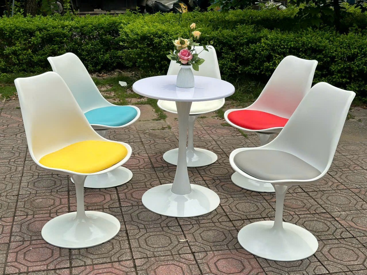 Ghế Tulip thuộc danh mục ghế cafe tại Nội Thất OSCAR 2