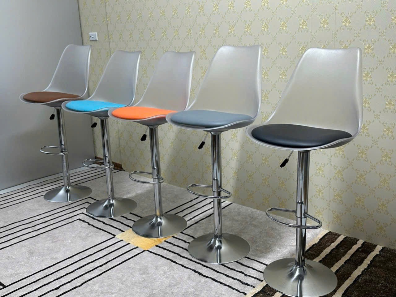 Ghế Bar Mặt Đệm Trong thuộc danh mục Ghế Bar của Nội Thất OSCAR