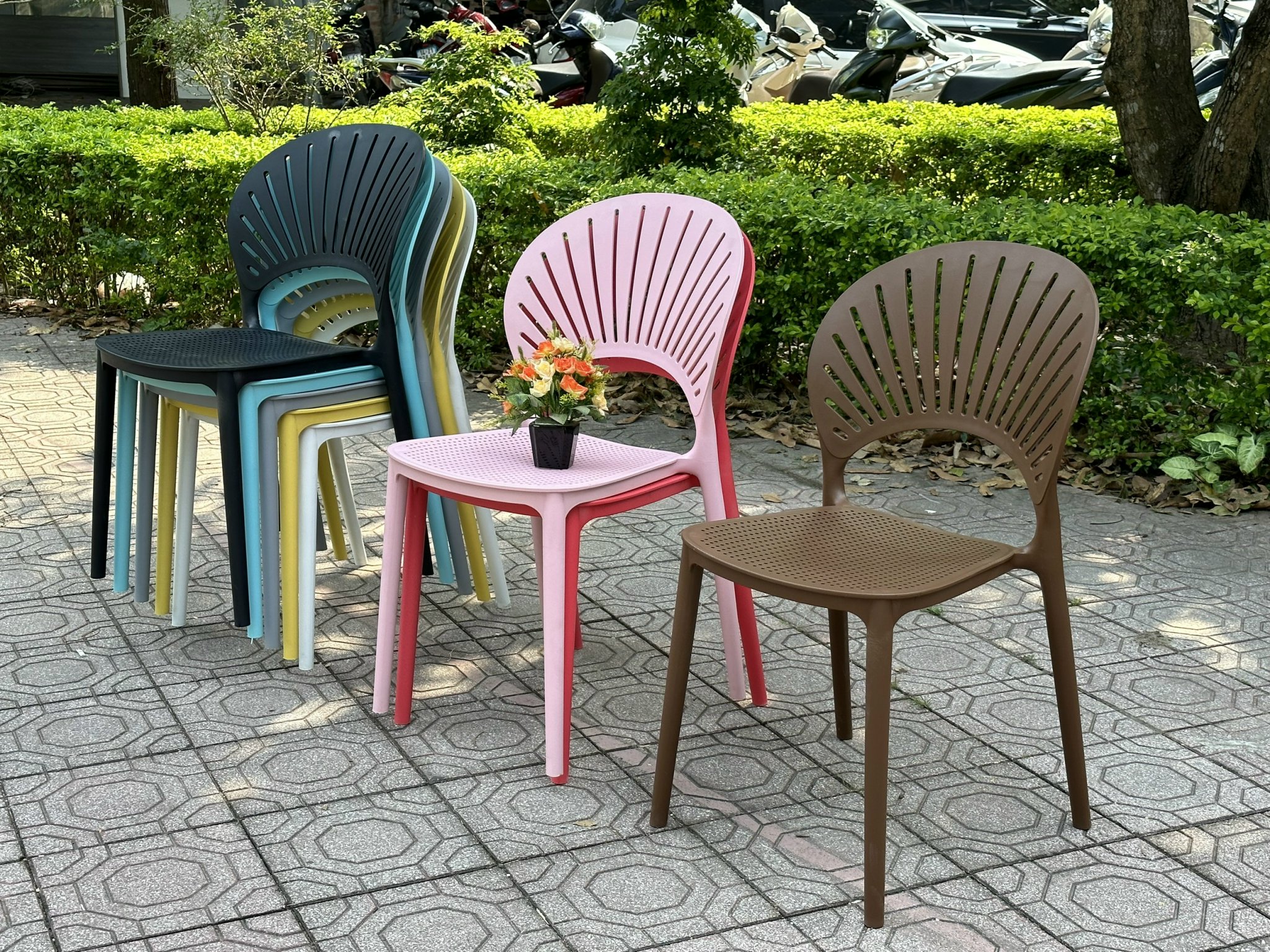 Ghế nhựa đúc lưng cánh hoa 4