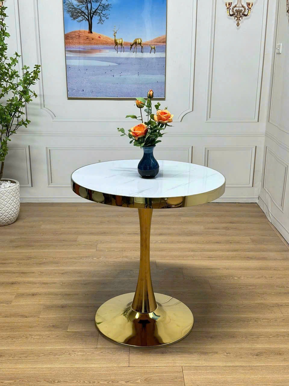 Bàn Tròn Chân Tulip Mạ Vàng, Mặt Đá Ceramic Có Viền thuộc danh mục bàn cafe